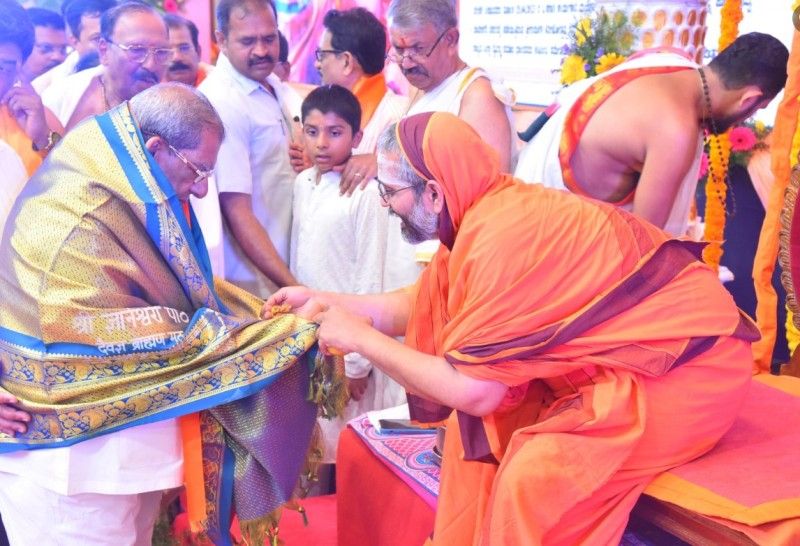 Shamanur Shivashankarappa has been honoured by religious temples