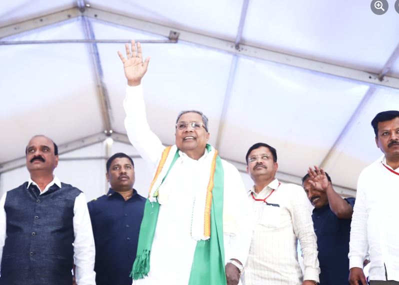 Siddaramaiah addressing the public during a rally