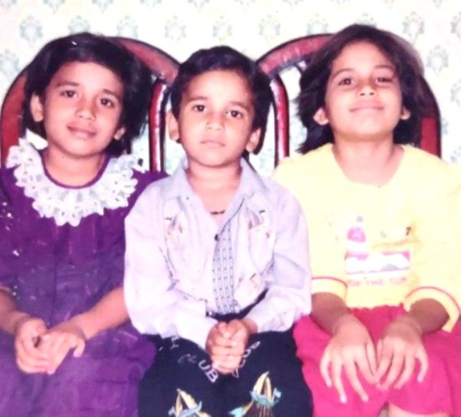 Siddharth (in middle) with his sisters in his childhood