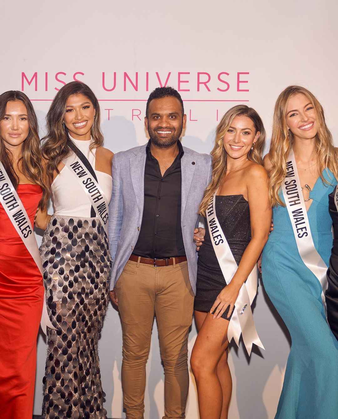 Sienna Weir (extreme right) with other contestants of Miss Universe Australia 2022