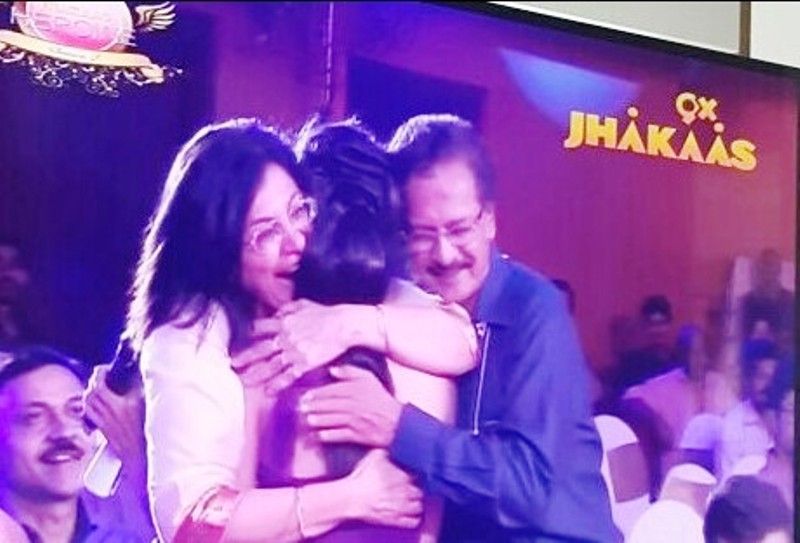 Sneha Chavan celebrating her victory with her parents