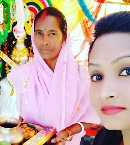 Suman Kumari and her mother