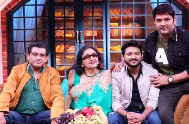 Sumit Kumar (second from the right) with his brother and mother at Kapil Sharma Show