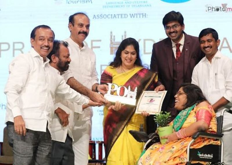Sunaina Badam receiving the 'Pride of Hydrabad' award