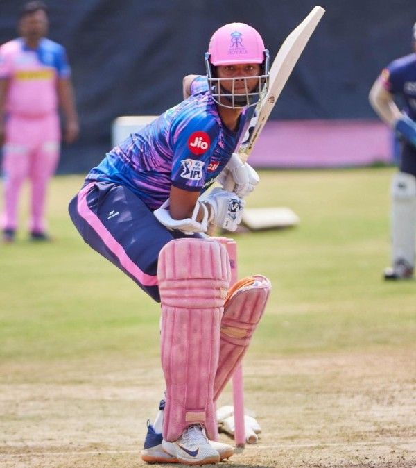 Yashasvi Jaiswal batting style is left-handed
