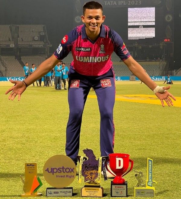 Yashasvi Jaiswal with different awards which he won in 2023 IPL