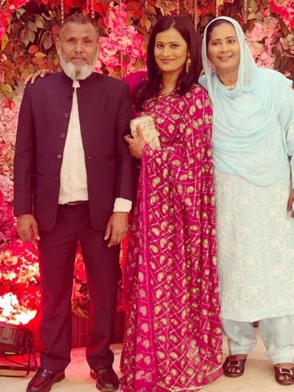 Zeenat Siddiqui with her parents