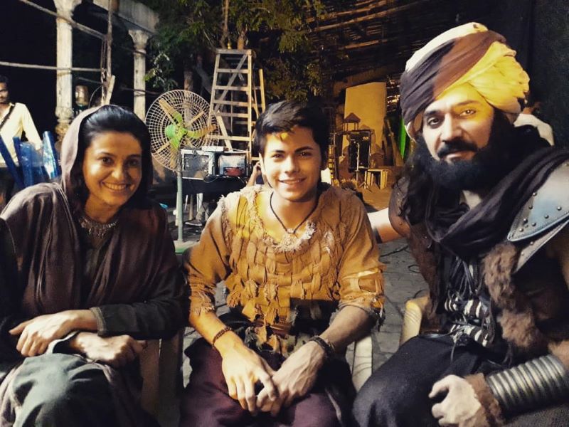 A photo of Gireesh Sahdev on the sets of Aladdin - Naam Toh Suna Hoga with his co-actors