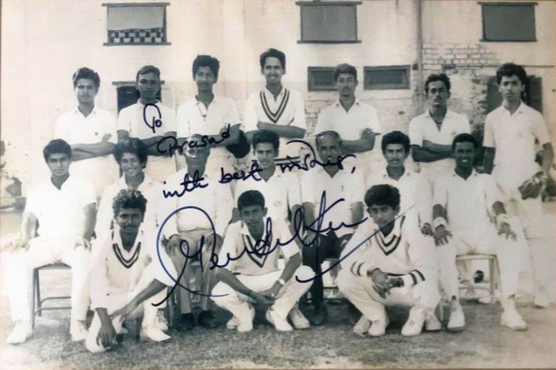 A picture featuring Prasad Sutar, along with Sachin Tendulkar, as a part of Mumbai Under 17 team in 1989