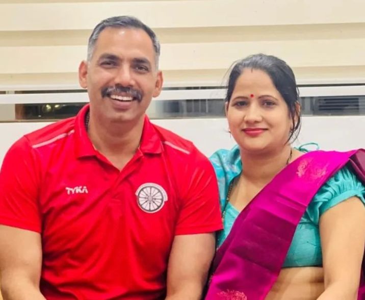 A picture of Anup Kumar with his wife