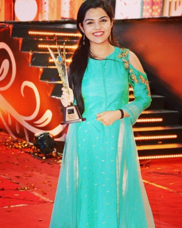 Aarya Ambekar receiving Most Natural Performance Of The Year Award