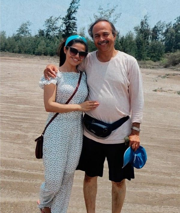 Aarya Ambekar with her father