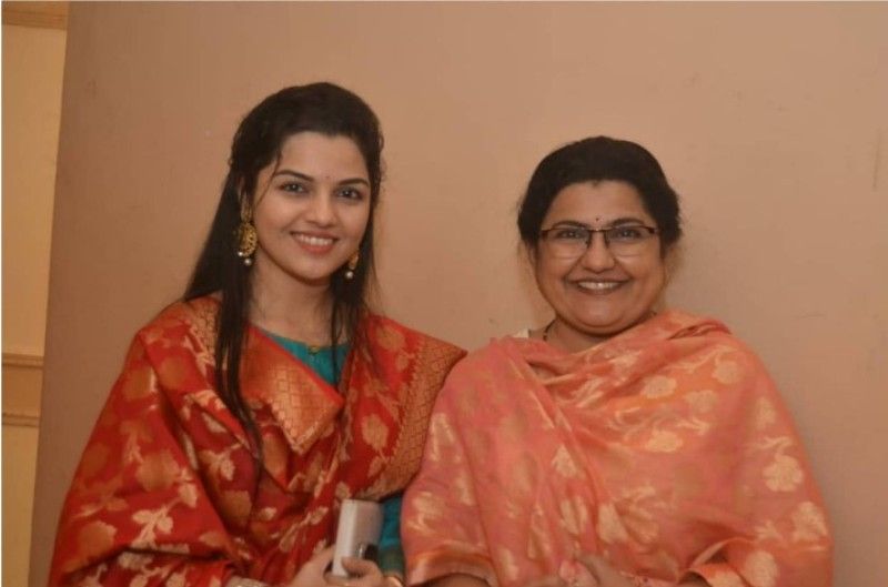 Aarya Ambekar with her mother