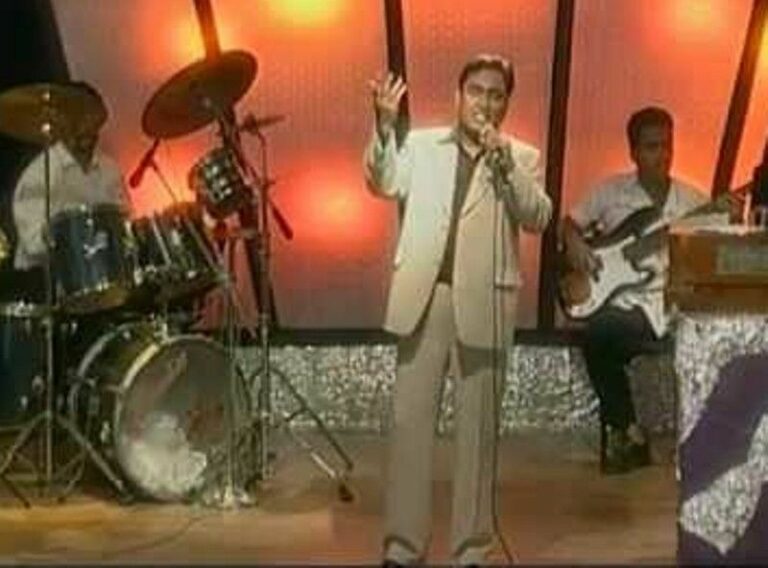 Agam Kumar Nigam Wiki Age Wife Children Family Biography More