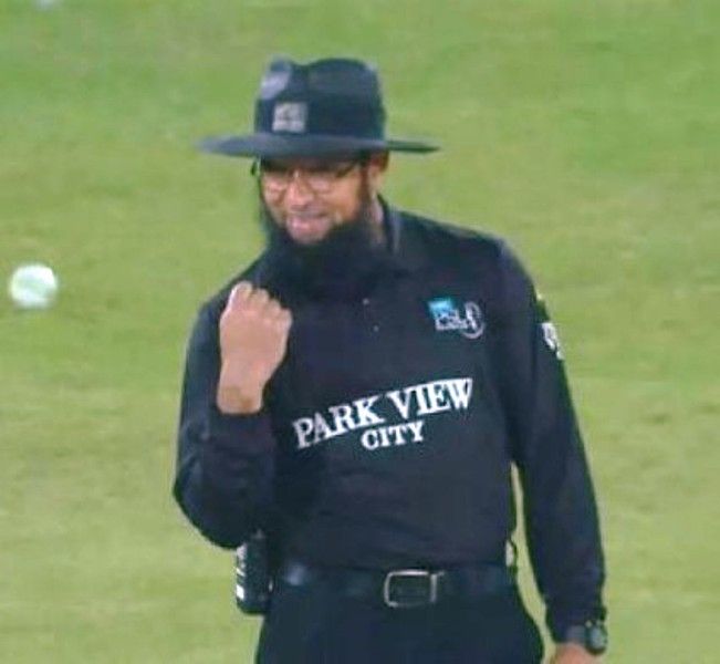 Aleem Dar Celebrating after the third umpire held his decision in Pak vs Sri Lanka match
