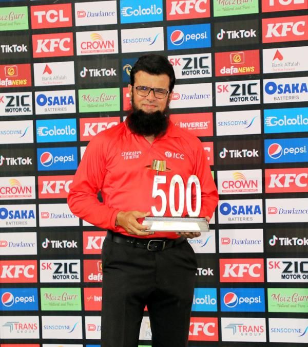 Aleem Dar received the honour of becoming the first umpire to officiate in 500 international matches