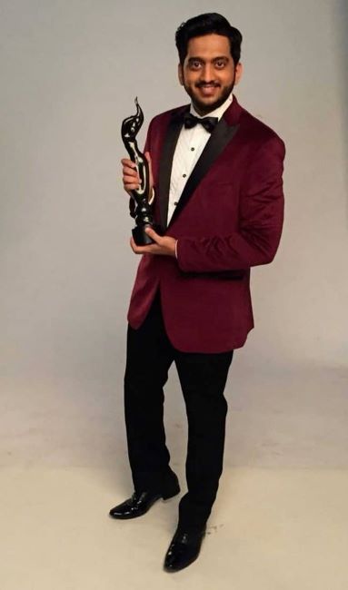 Amey's photo with his Filmfare Award