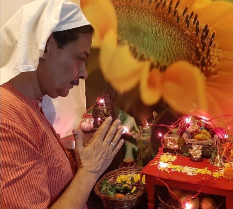 Anand Chitragupth praying infront of lord Ganesha