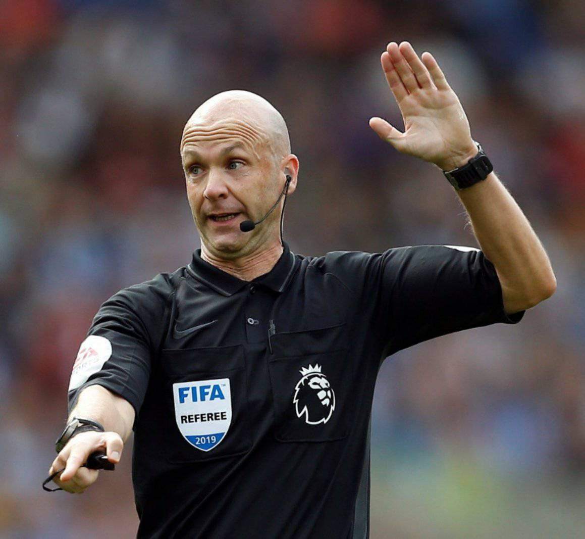 Anthony Taylor refereeing in a match