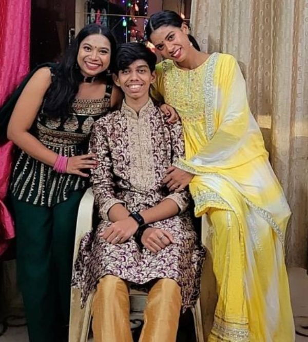 Ashika Surve with her siblings 