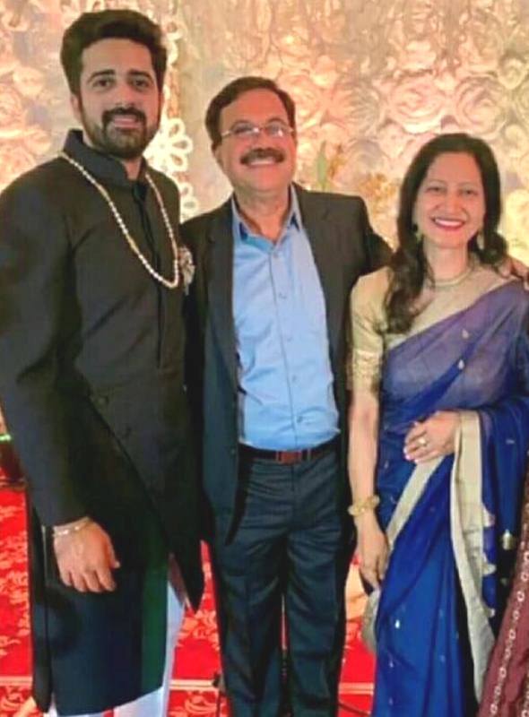 Avinash Sachdev with his parents