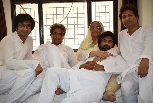 Azhar Iqbal with his mother and brothers