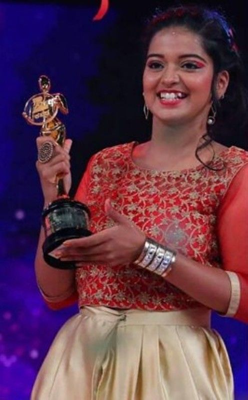 Chaithra Rao received Favourite Magalu Award