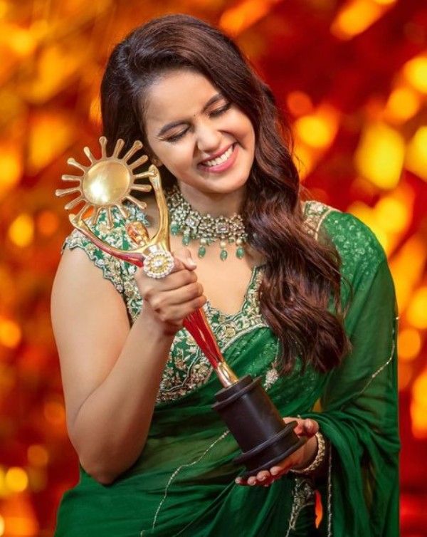 Chaitra Reddy received Best Heroine for the film Kayal