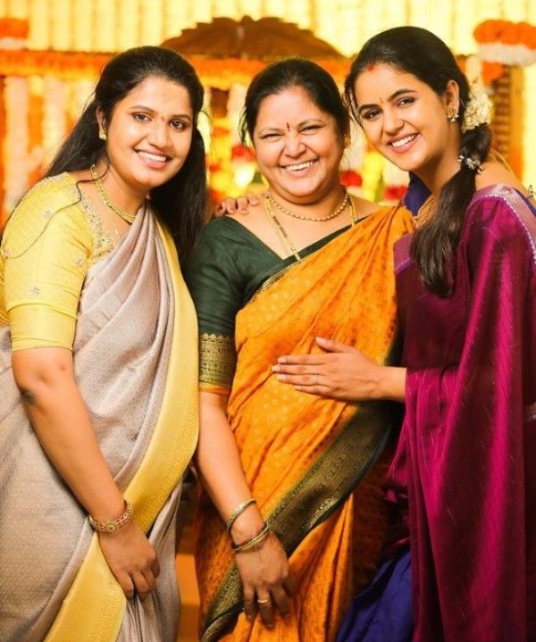 Chaitra Reddy with her mother, Sharada and sister, Shreelatha