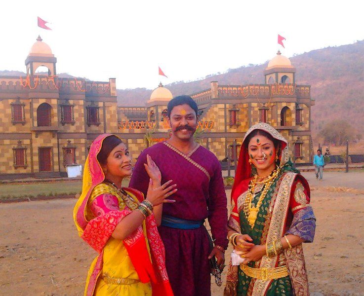 Devdatta Nage (center) during the shoot of his debut TV series Veer Shivaji