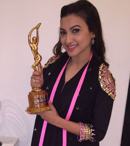 Gauahar Khan with her Kalaakar Award