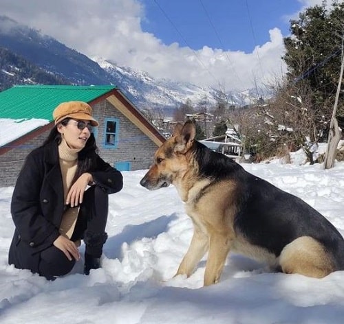 Geetika Vidya Ohlyan with a dog