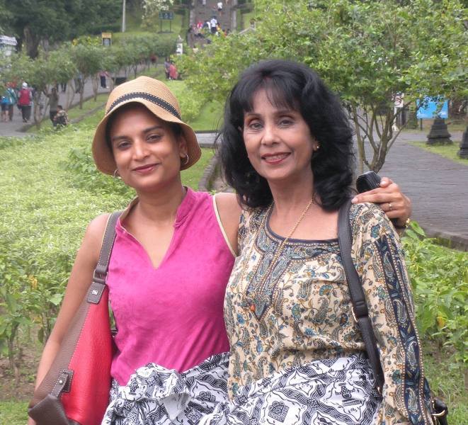 Gitanjali Aiyar with her daughter, Pallavi Aiyar