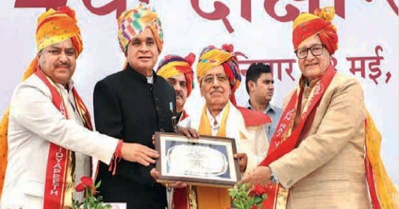 Jagdish Chandra receiving the honorary degree of D.litt