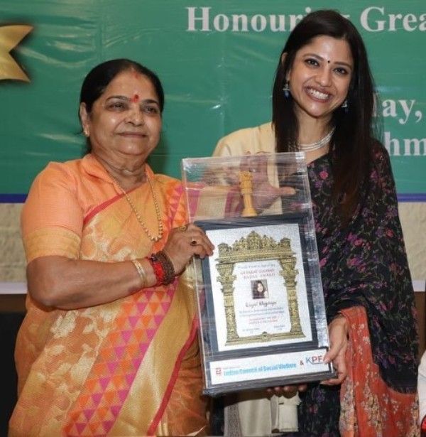 Kinjal Rajpriya received Gujarat Ratna Gaurav Award