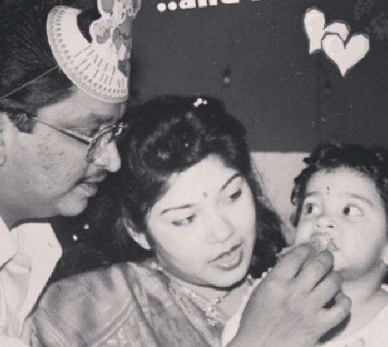 Lekha Jambaulikar with her parents in childhood