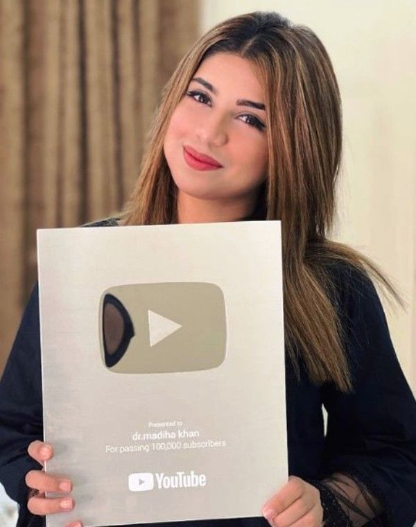 Madiha Khan with her Youtube Creator Award