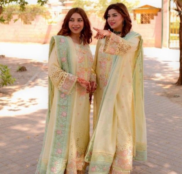 Madiha Khan with her sister, Darakshan