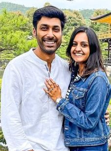 Manish Rishi with wife