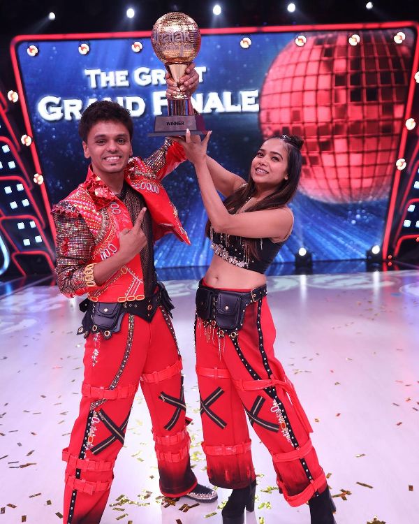 Manisha Rani, along with Ashutosh Pawar, after winning the show 'Jhalak Dikhhla Jaa' (Season 11)