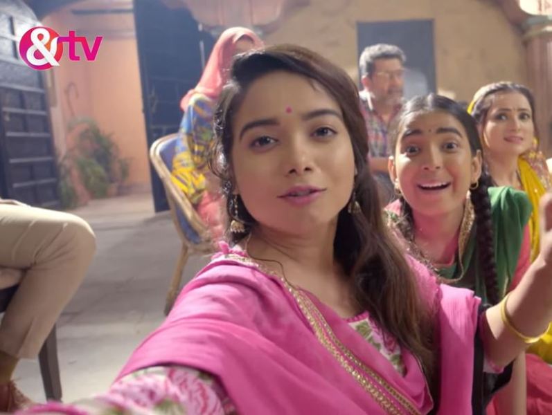 Manisha Rani (extreme left) in the television serial 'Gudiya Hamari Sabhi Pe Bhari' (2019)