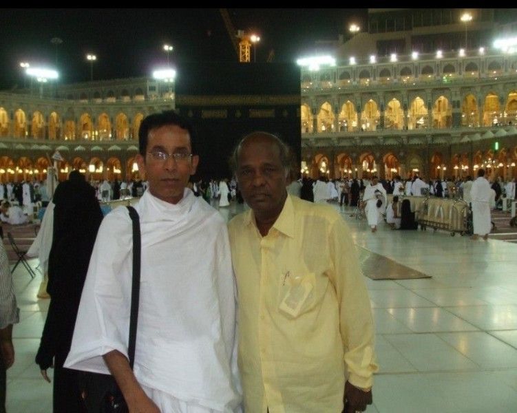 Mehshar Afridi with Rahat Indori (right) during Hajj
