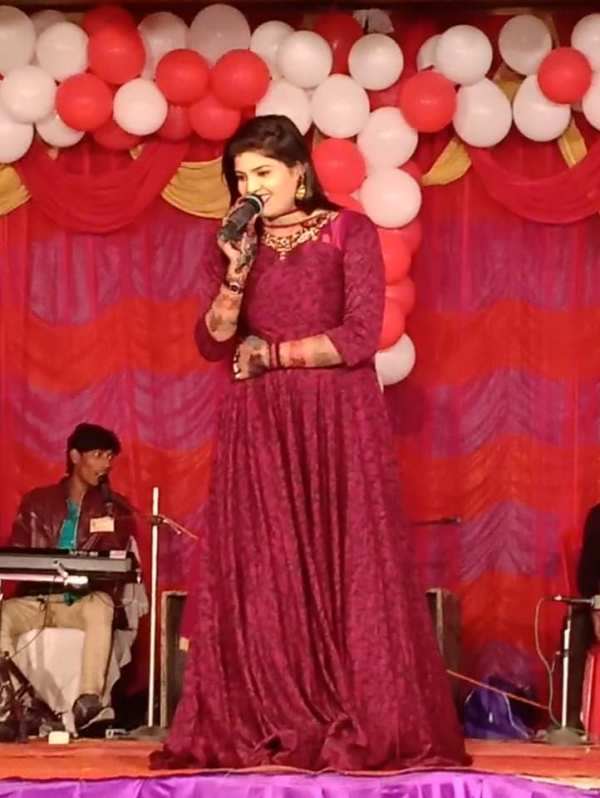 Nisha Upadhyay performing at a live show