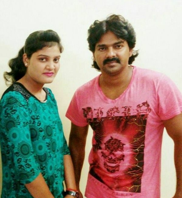 Nisha Upadhyay with Pawan Singh during her early days