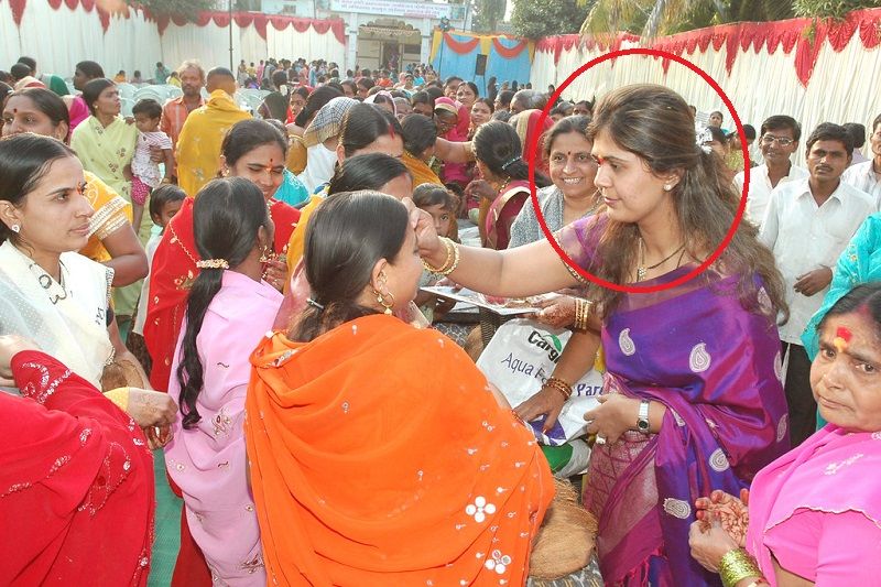 Pankaja Munde greeting women when she worked in the departments of Rural Development and Women and Child Development