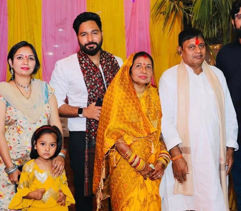 Priyansh Vishwakarma with his sister (left), mother (centre) and father (right)