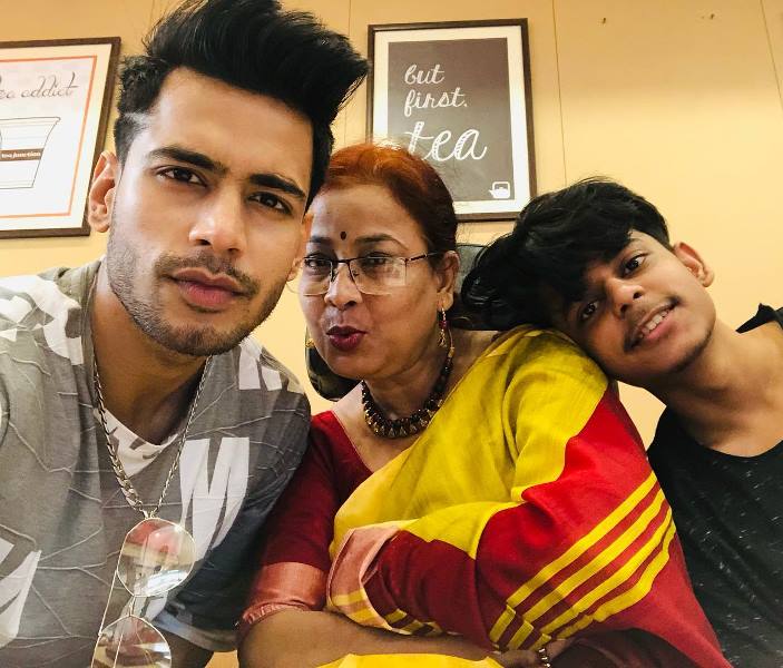 Rajveer Dey with his mother and younger brother