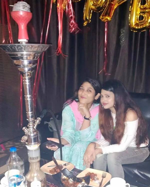 A photo of Roshni Rastogi with her friend during a party