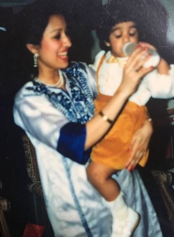 Sabrina Siddiqui's childhood picture with her mother