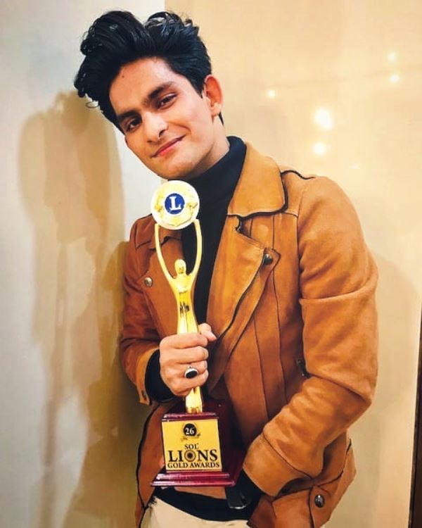 Sachin Sharma posing Lions Gold Award for Best Dance Icon in 2020